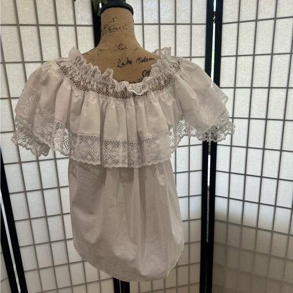 Mexican Short Sleeve Floral Embroidered Ruffle Neckline Blouse Women’s Size L - Picture 3 of 15